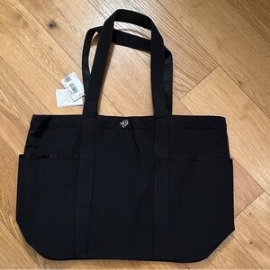 Lululemon Daily multi pocket tote